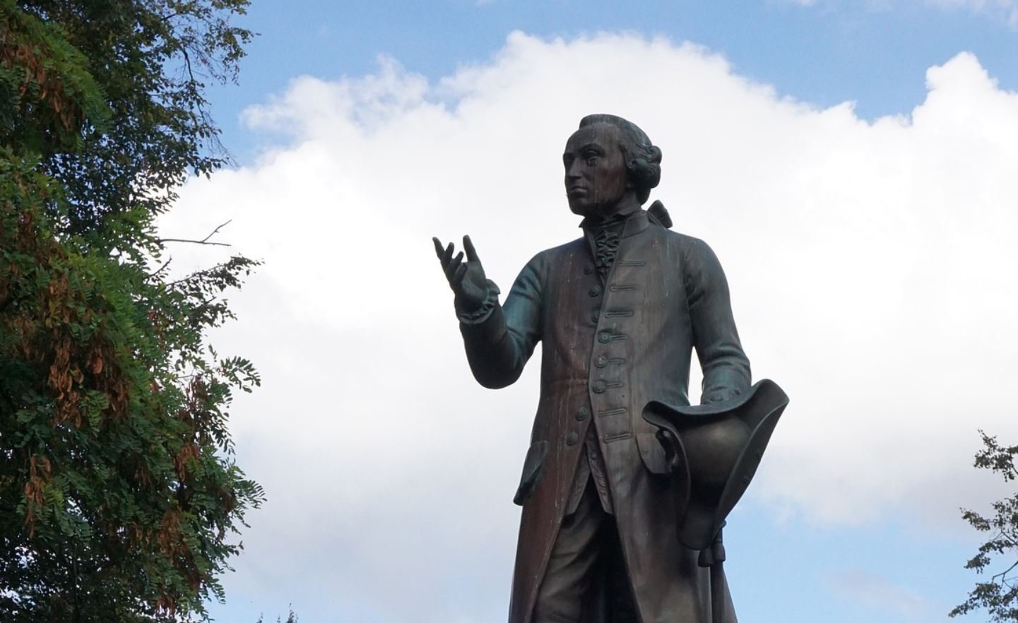 Nazi activism and the two-world philosophy of Kant